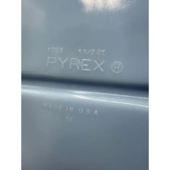 🍽️ Vintage Pyrex Blue 1.5 Qt Divided Casserole Dish MCM Retro Kitchen Decor - Picture 4 of 4